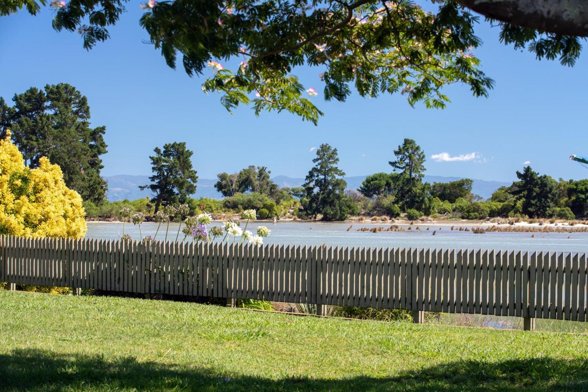 Tahuna Beach Holiday Park Nelson Extérieur photo